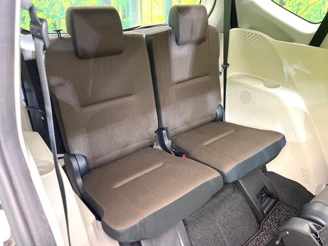 TOYOTA SIENTA HYBRID 2016