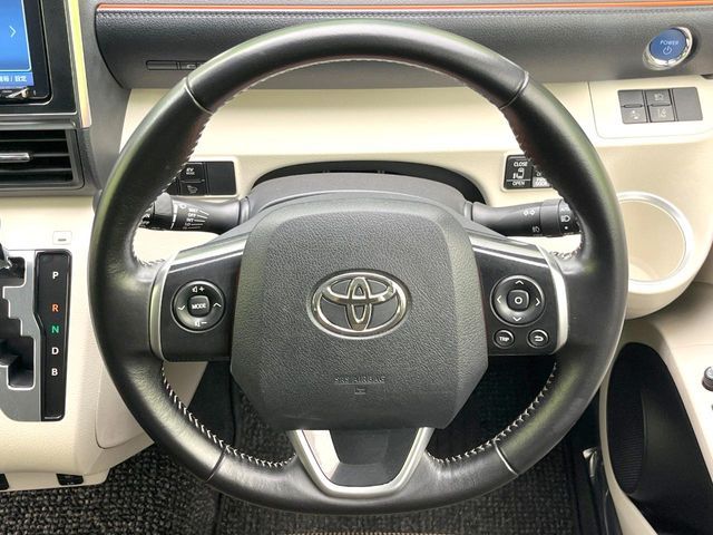 TOYOTA SIENTA HYBRID 2016