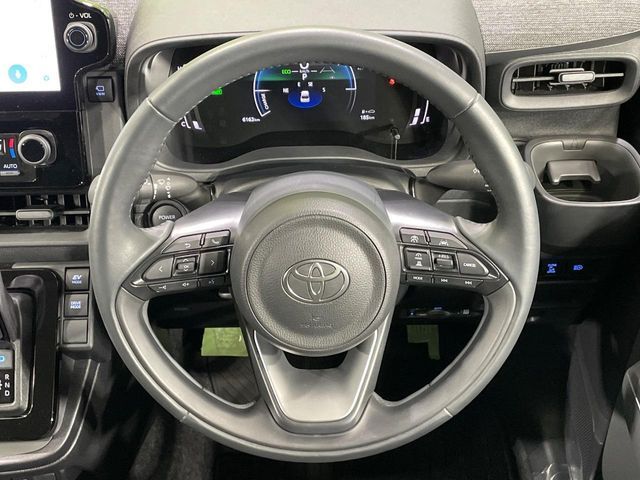 TOYOTA SIENTA HYBRID 2024