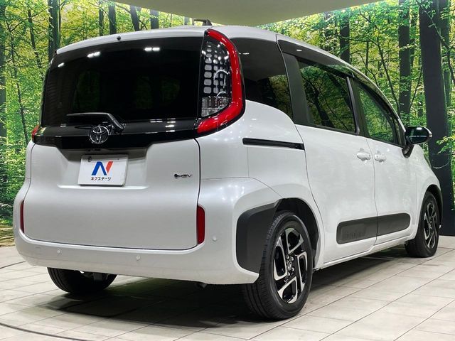 TOYOTA SIENTA HYBRID 2024