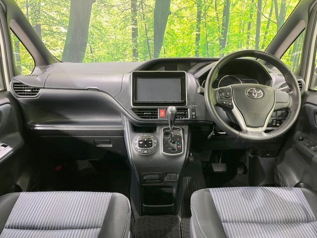 TOYOTA NOAH 2014