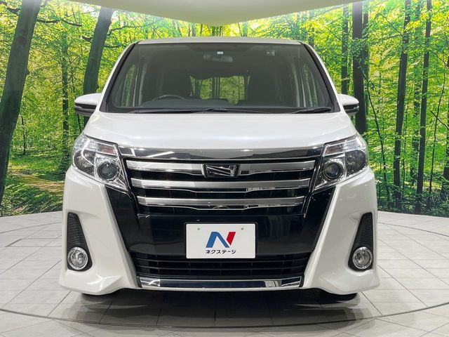 TOYOTA NOAH 2014