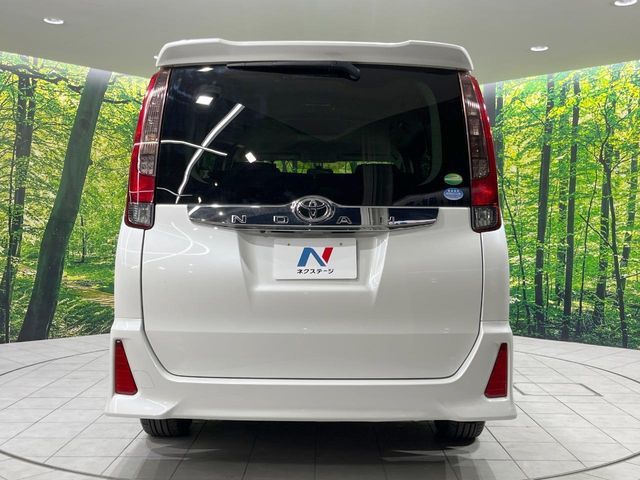 TOYOTA NOAH 2014