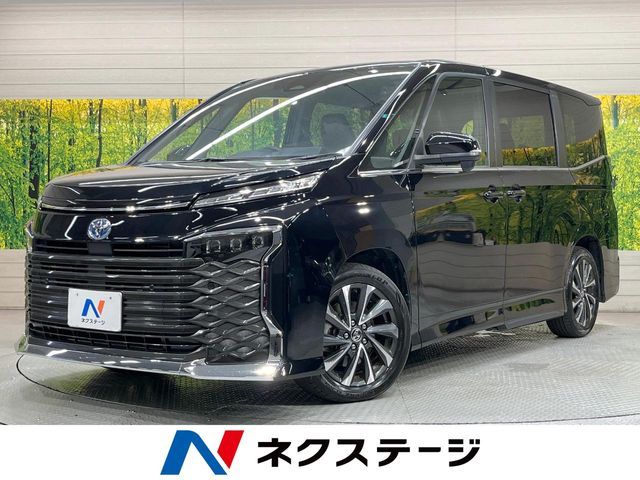TOYOTA VOXY HYBRID 2023