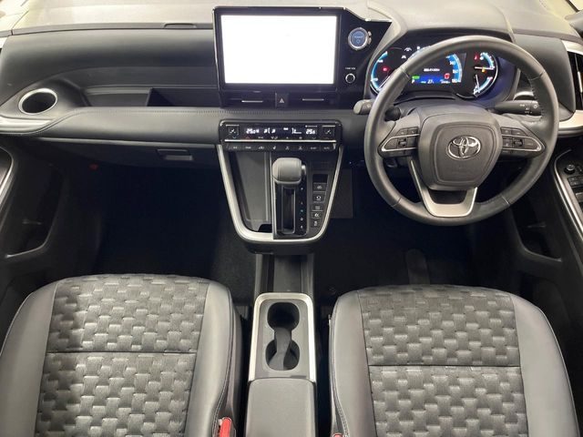 TOYOTA VOXY HYBRID 2023