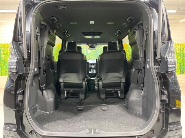 TOYOTA VOXY HYBRID 2023