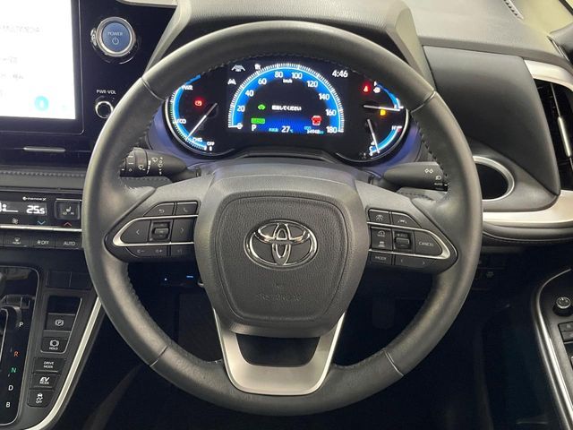 TOYOTA VOXY HYBRID 2023