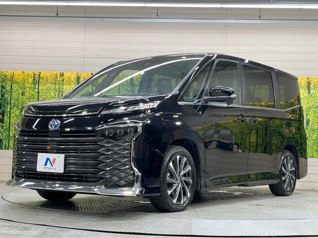 TOYOTA VOXY HYBRID 2023