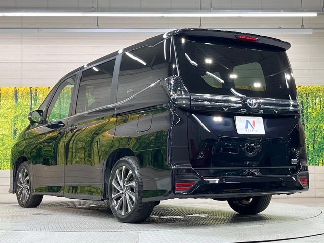 TOYOTA VOXY HYBRID 2023