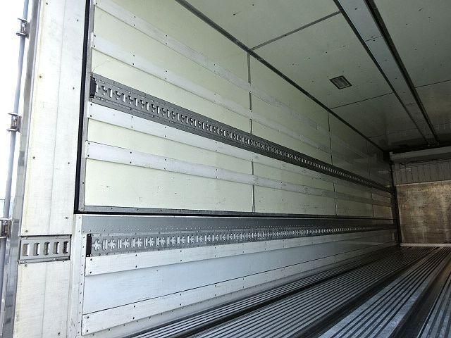 MITSUBISHI FUSOU SUPER GREAT 2016