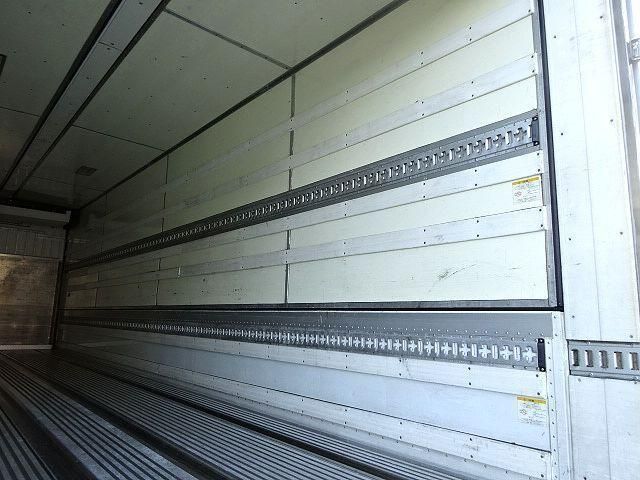 MITSUBISHI FUSOU SUPER GREAT 2016