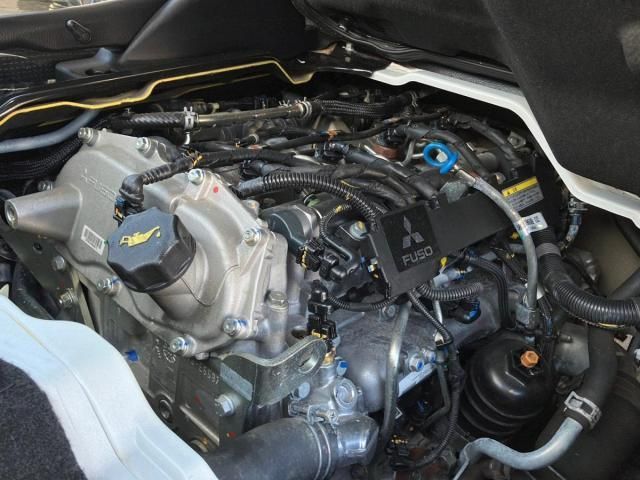 MITSUBISHI CANTER 2021