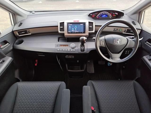 HONDA FREED Spike 2013