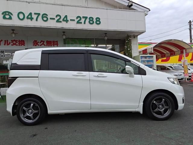 HONDA FREED Spike 2013