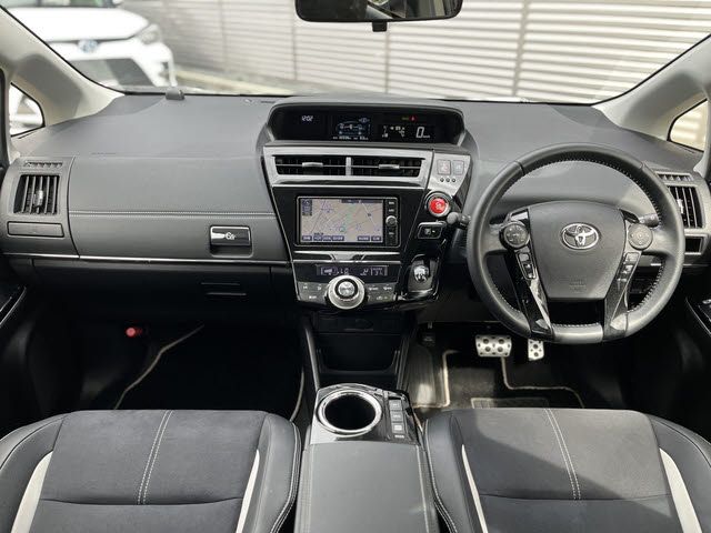 TOYOTA PRIUS Alpha 2016