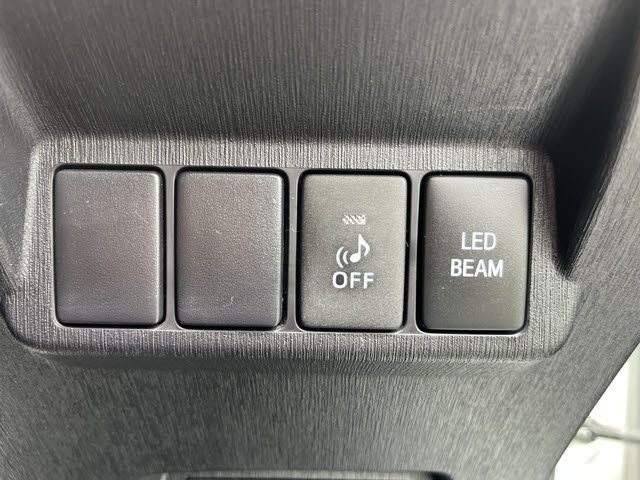 TOYOTA PRIUS Alpha 2016