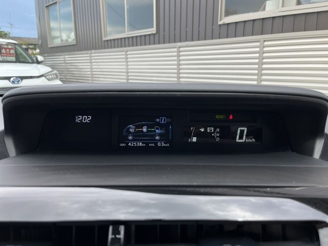 TOYOTA PRIUS Alpha 2016