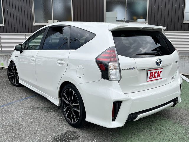 TOYOTA PRIUS Alpha 2016