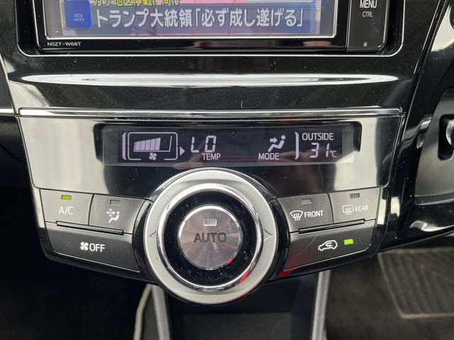 TOYOTA PRIUS Alpha 2016