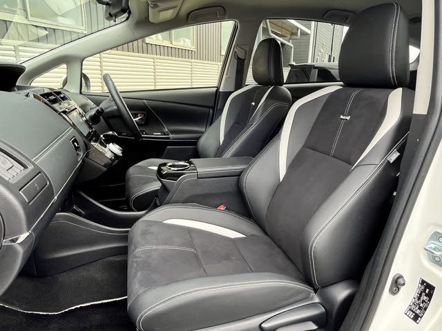 TOYOTA PRIUS Alpha 2016