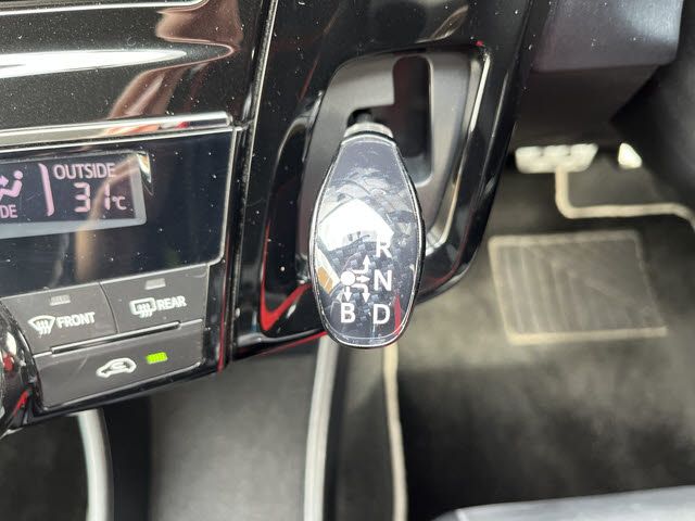 TOYOTA PRIUS Alpha 2016