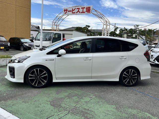 TOYOTA PRIUS Alpha 2016