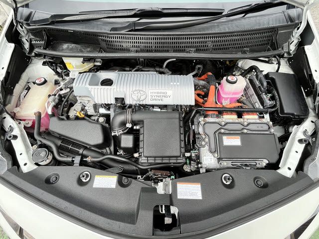 TOYOTA PRIUS Alpha 2016