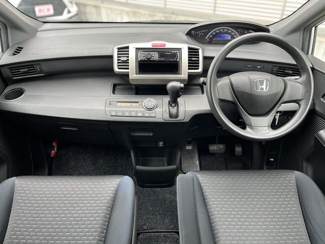 HONDA FREED Spike 2010