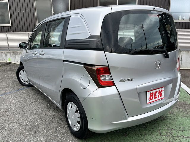 HONDA FREED Spike 2010