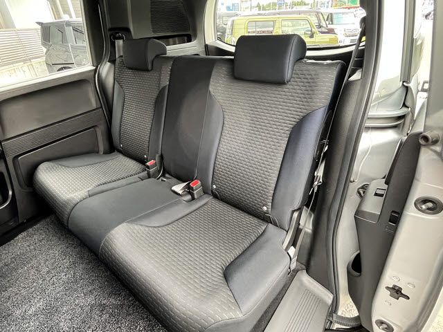 HONDA FREED Spike 2010