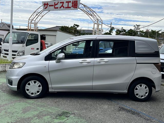 HONDA FREED Spike 2010