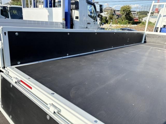 MITSUBISHI CANTER 2025