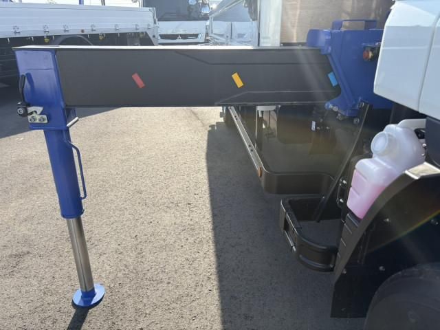 MITSUBISHI CANTER 2025