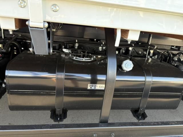 MITSUBISHI CANTER 2025