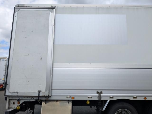 MITSUBISHI FUSOU SUPER GREAT 2016