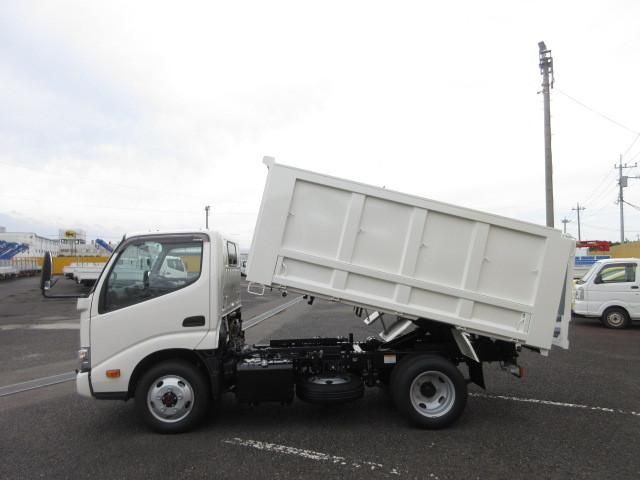 HINO DUTRO 2024