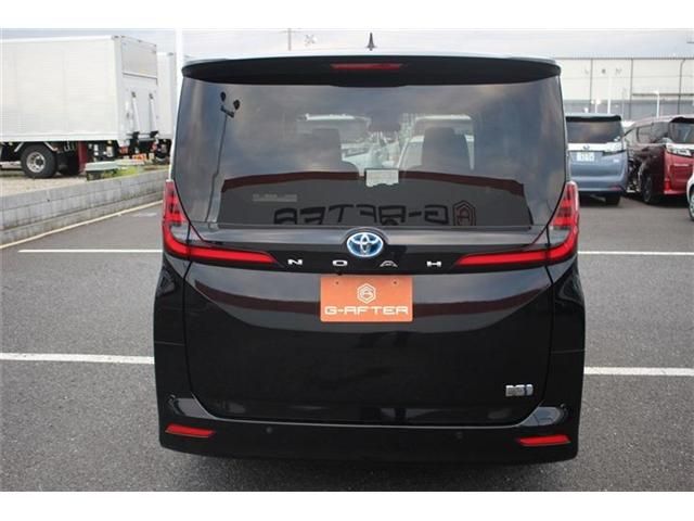 TOYOTA NOAH HYBRID 2023