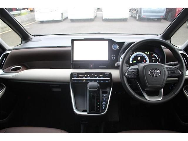 TOYOTA NOAH HYBRID 2023