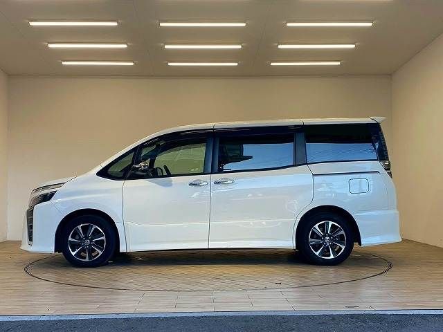 TOYOTA VOXY 2021