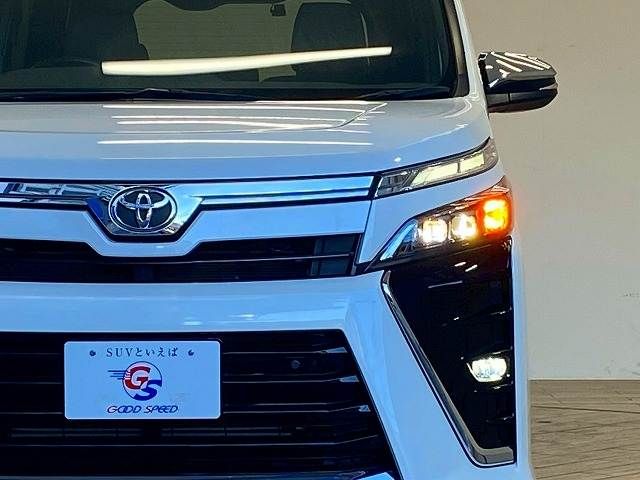 TOYOTA VOXY 2021