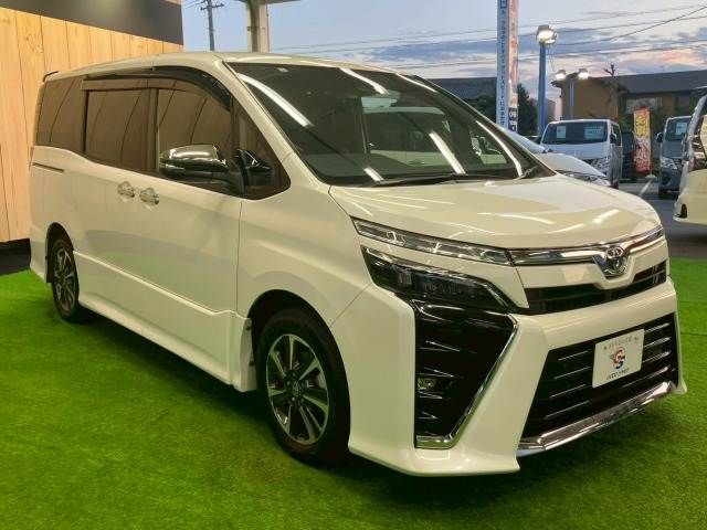 TOYOTA VOXY 2020