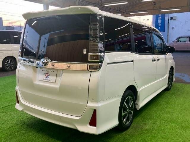 TOYOTA VOXY 2020