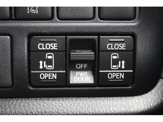 TOYOTA VOXY HYBRID 2019