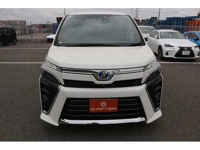 TOYOTA VOXY HYBRID 2019