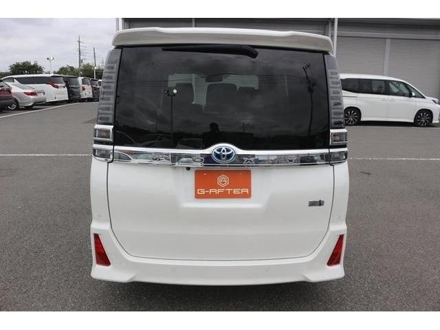 TOYOTA VOXY HYBRID 2019
