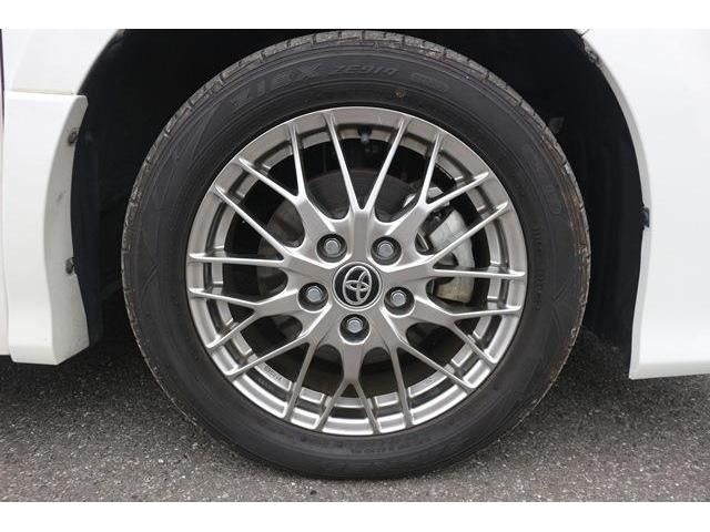 TOYOTA VOXY HYBRID 2019