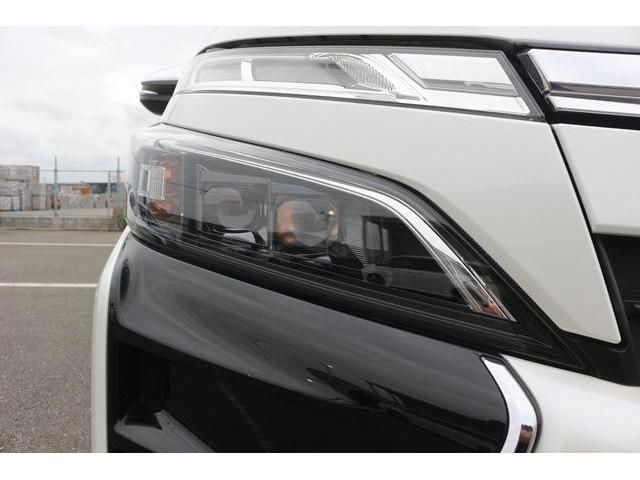 TOYOTA VOXY HYBRID 2019