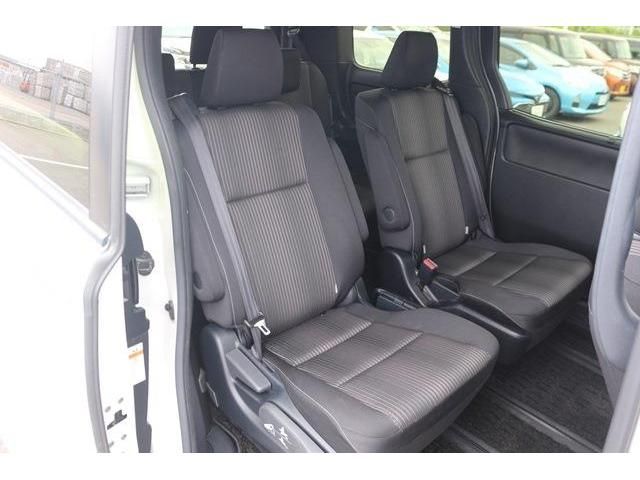 TOYOTA VOXY HYBRID 2019