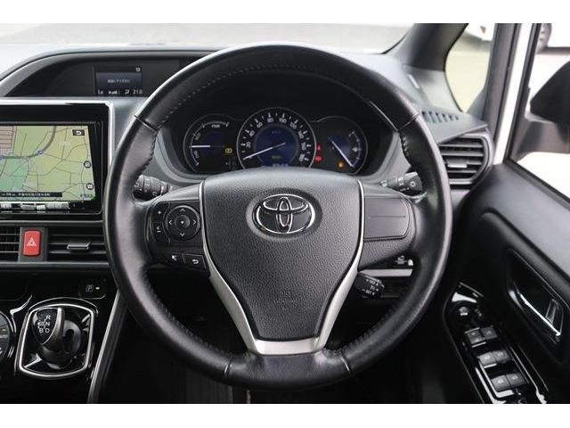 TOYOTA VOXY HYBRID 2019