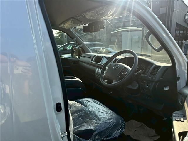 TOYOTA HIACE wagon 2025